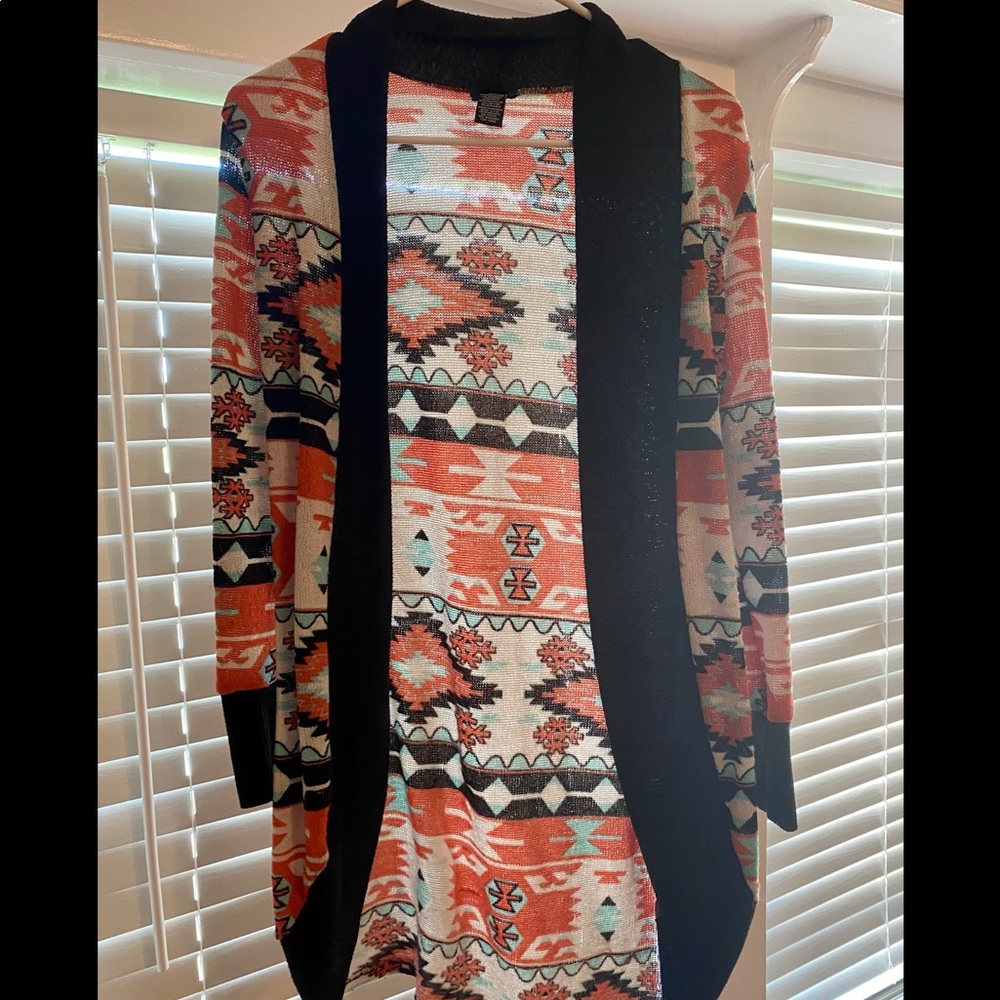 🌸4 for $20🌸 Navajo printed sweater cardigan.